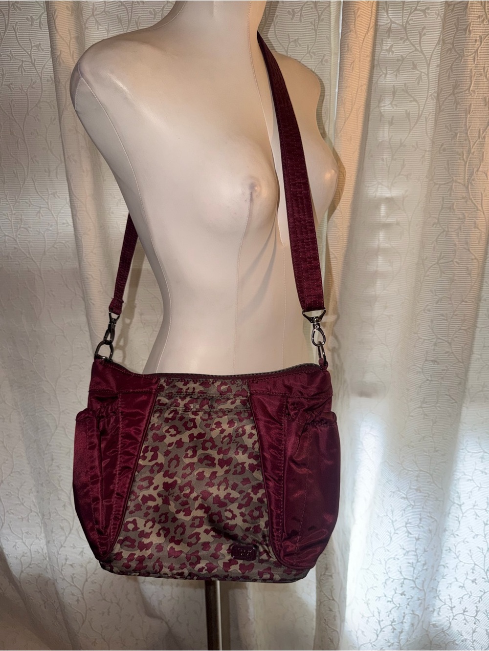 Lug mini shuffle crossbody